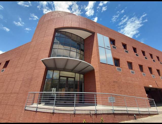 2,038M² OFFICE TO LET IN VORNA VALLEY